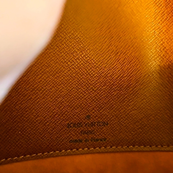 Bought the bag in japan. I dont use it. - Picture 4 of 7